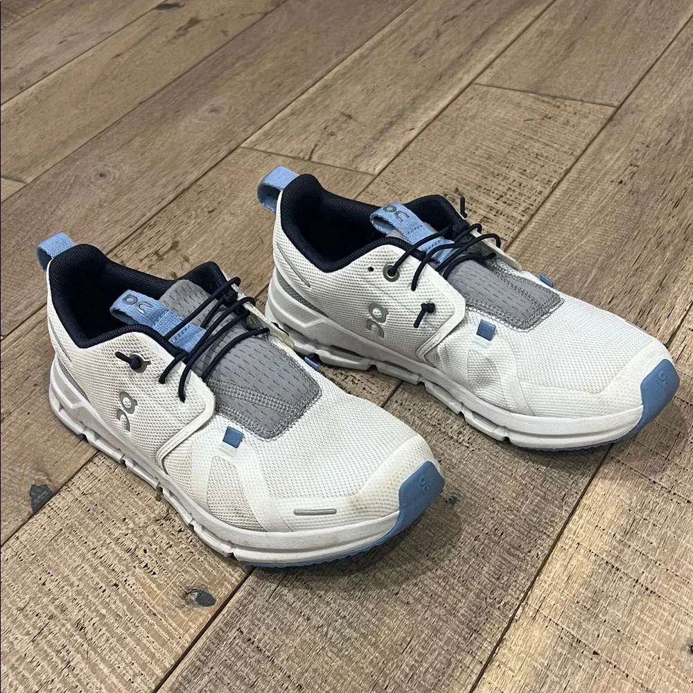On Cloud Boys Sky size US BOYS 4 (worn twice) - Picture 1 of 7